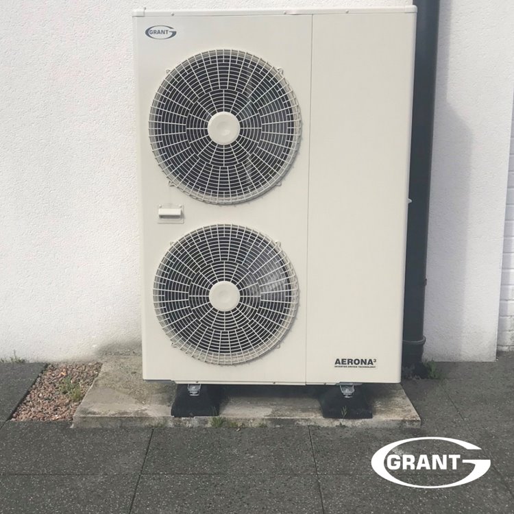 Merchant installs Grant Aerona³ R32 heat pump to heat showroom